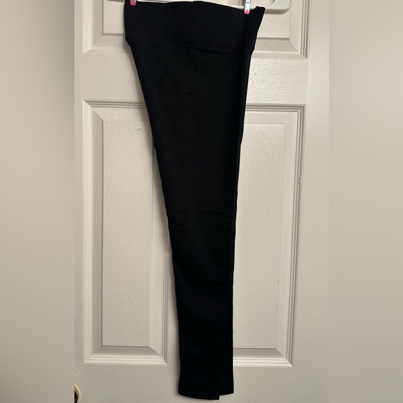 Victoria's Secret Black and Gold Jeggings with Stylish Appeal - Picture 2 of 6